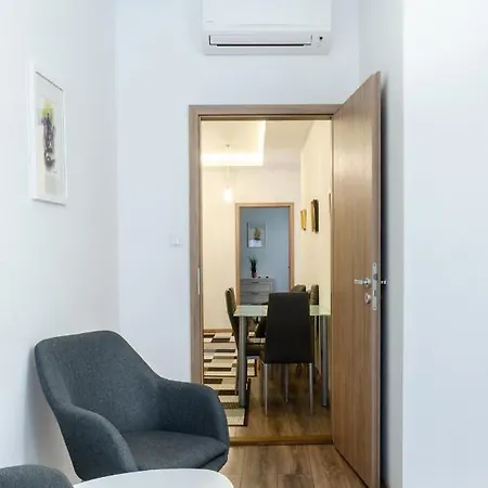 Apartamento 3 En Bedroom Flat In The Main Centre For 6ppl, 3bdr,3bthr,ac