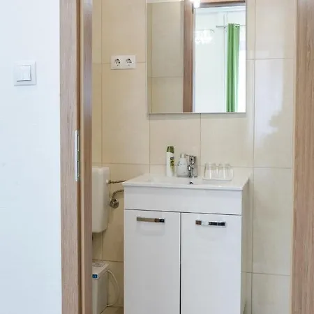 3 En Bedroom Flat In The Main Centre For 6ppl, 3bdr,3bthr,ac Apartamento