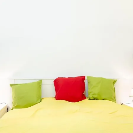 Apartamento 3 En Bedroom Flat In The Main Centre For 6ppl, 3bdr,3bthr,ac *