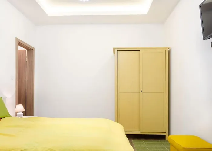 Apartamento 3 En Bedroom Flat In The Main Centre For 6ppl, 3bdr,3bthr,ac