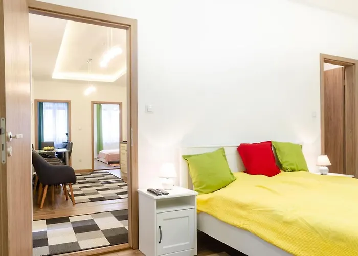 Apartamento 3 En Bedroom Flat In The Main Centre For 6ppl, 3bdr,3bthr,ac